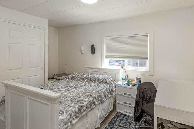 2151 Oakland Road, Unit 297 San Jose, CA 95131 - Photo 14 of 34 a bedroom with a bed and a window