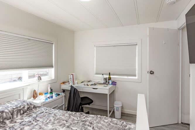 2151 Oakland Road, Unit 297 San Jose, CA 95131 - Photo 15 of 34 a bedroom with a bed and a window