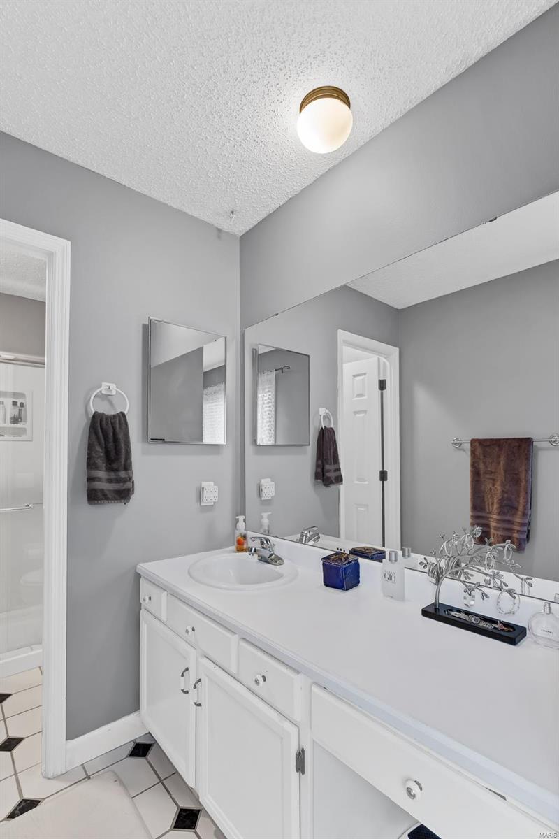1035 Timberfield Drive Ballwin, MO 63021 - Photo 18 of 31 Gallery Image 18