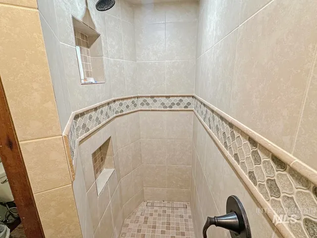 $734,900 | 109 Par Drive, Cascade, ID 83611