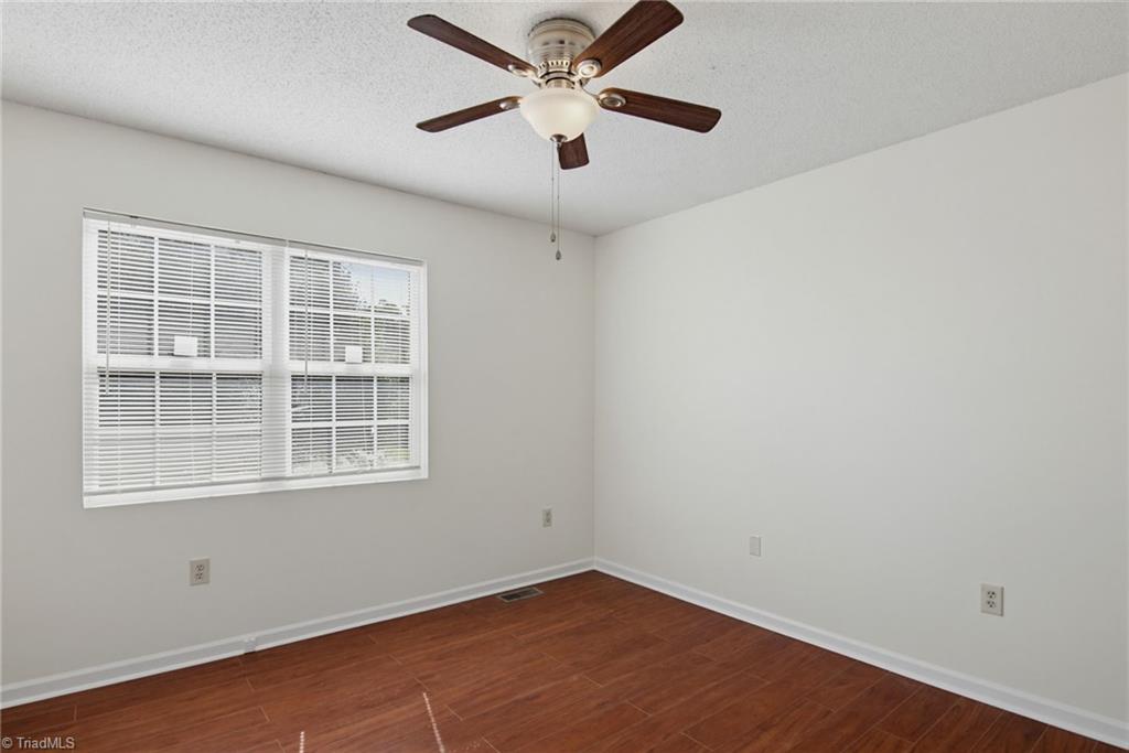 1528 Ambridge Court High Point, NC 27265 - Photo 13 of 28