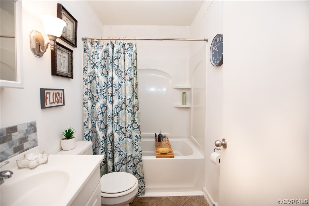 20 Mahan Road Farmville, VA 23901 - Photo 13 of 44 a bathroom with a sink a toilet and shower curtain