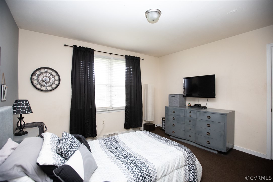 20 Mahan Road Farmville, VA 23901 - Photo 19 of 44 a bedroom with a bed and a television