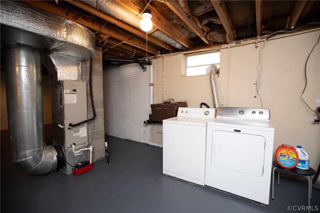 20 Mahan Road Farmville, VA 23901 - Photo 31 of 44 a utility room with dryer and washer