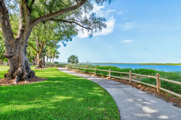 $2,300 | 336 Golfview Road, Unit 408, North Palm Beach, FL 33408