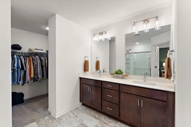 $400,000 | 14436 Twin Lakes Circle, Burnsville, MN 55306