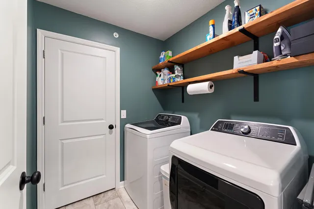 $400,000 | 14436 Twin Lakes Circle, Burnsville, MN 55306