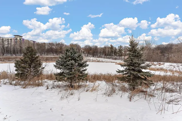 $400,000 | 14436 Twin Lakes Circle, Burnsville, MN 55306