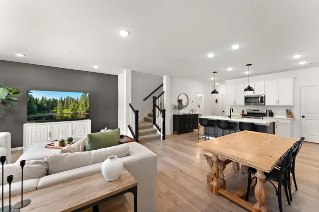 $400,000 | 14436 Twin Lakes Circle, Burnsville, MN 55306