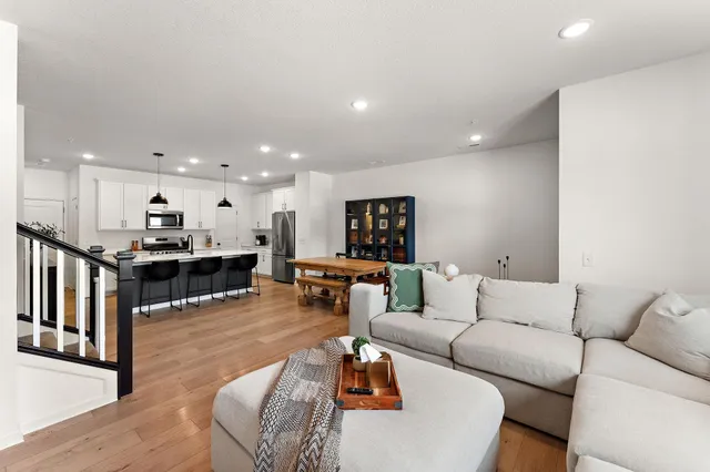 $400,000 | 14436 Twin Lakes Circle, Burnsville, MN 55306