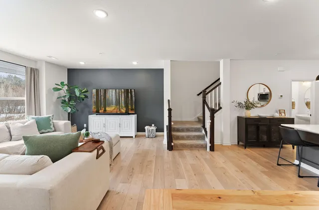 $400,000 | 14436 Twin Lakes Circle, Burnsville, MN 55306