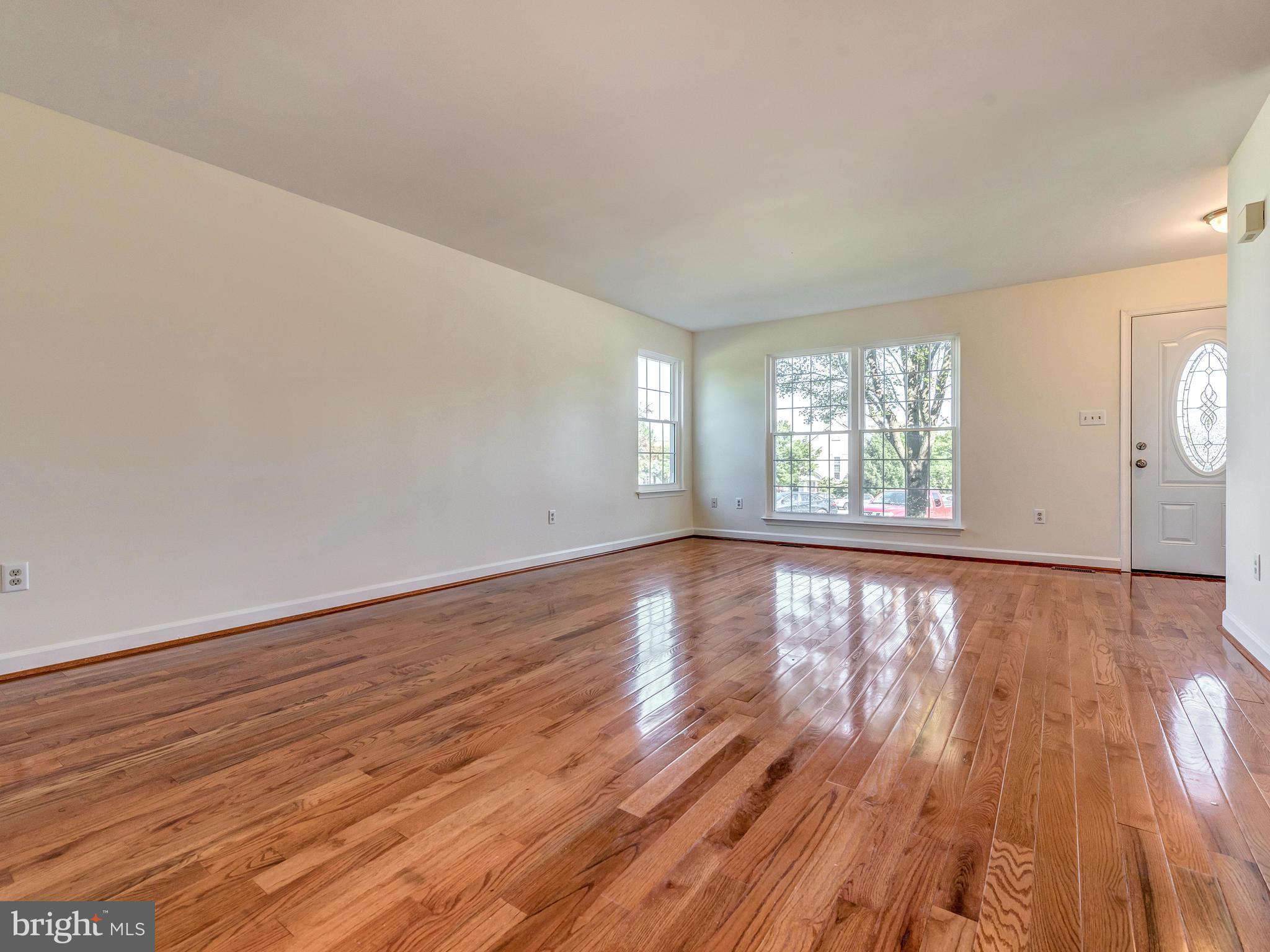 9229 Ridgefield Circle Frederick, MD 21701 - Photo 4 of 30 Living Room