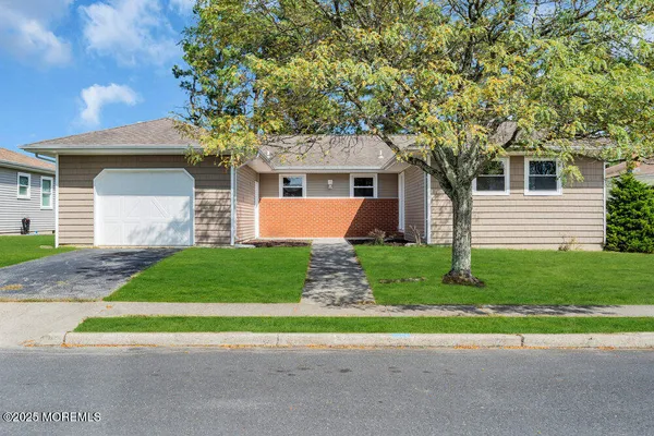 $374,900 | 8 Panama Court, Toms River, NJ 08757