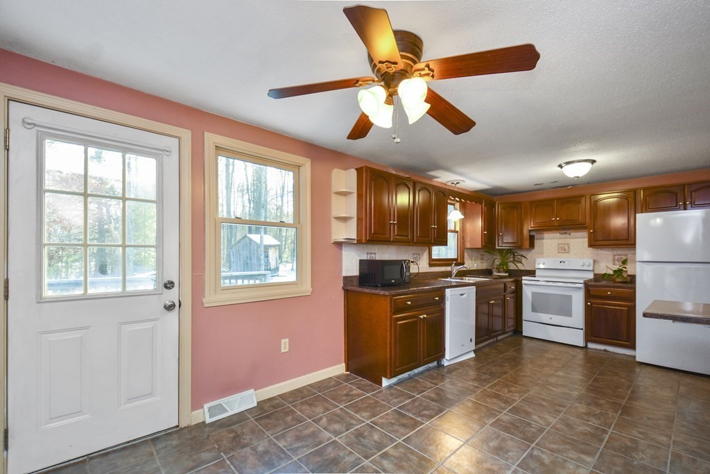 100 Warren Road Townsend, MA 01469 - Photo 5 of 19