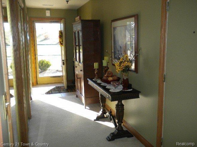 2297 Rochelle Park Drive Rochester, MI 48309 - Photo 8 of 24 Front Hallway.jpg