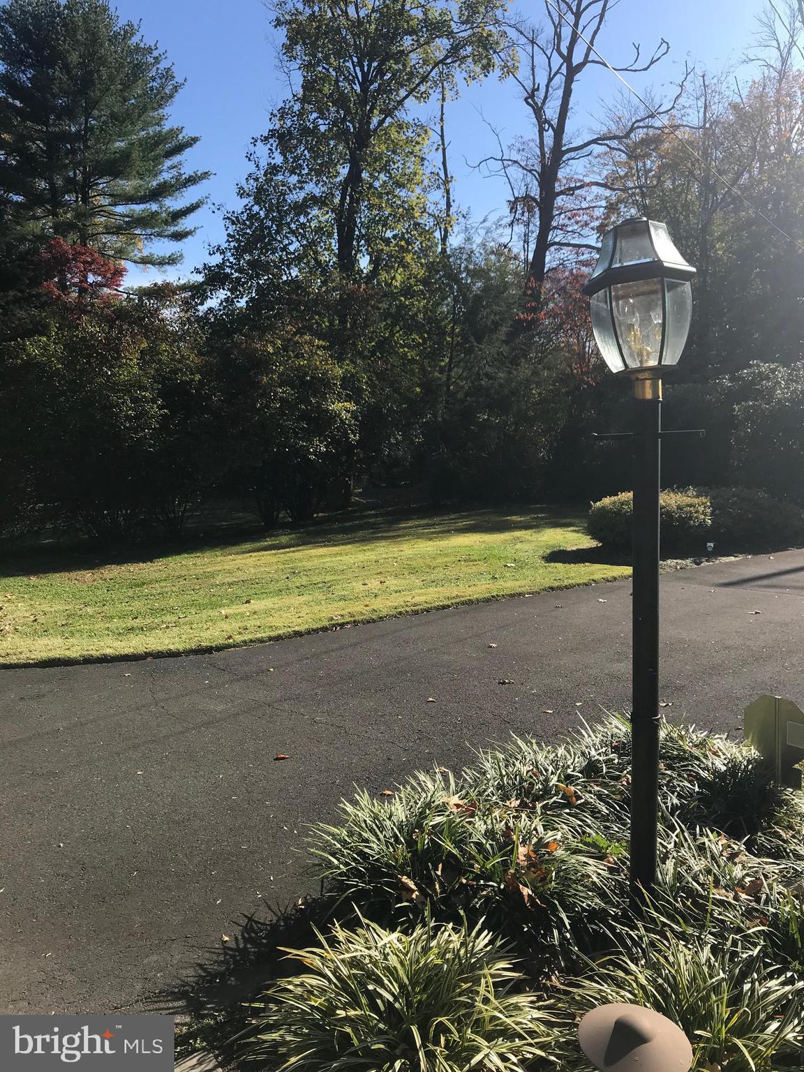 938 Meetinghouse Road Jenkintown, PA 19046 - Photo 9 of 51 Front Lawn