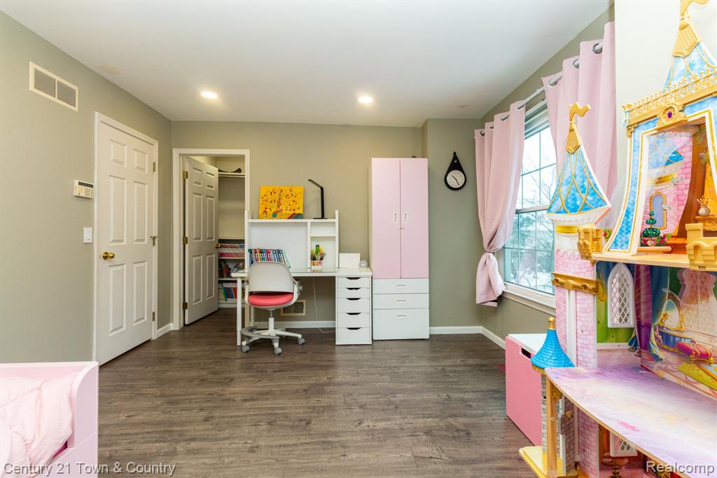 3137 Silverbrook Drive Rochester, MI 48306 - Photo 34 of 55 Gallery Image 34