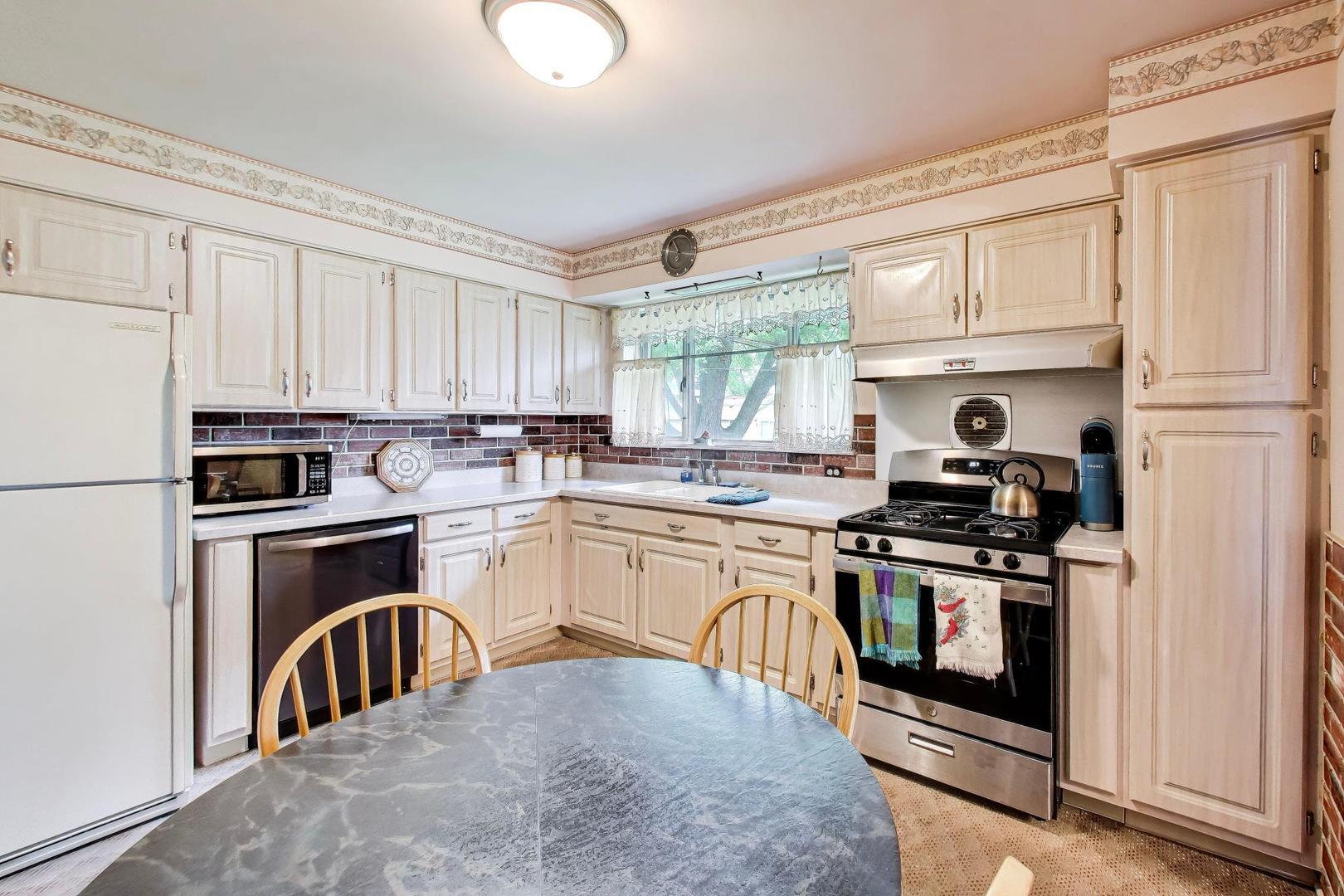607 South George Street Mount Prospect, IL 60056 - Photo 11 of 34 Gallery Image 11