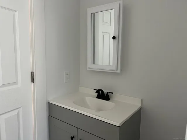 $1,700 | 77 Windsor Avenue, Unit 2, Meriden, CT 06451