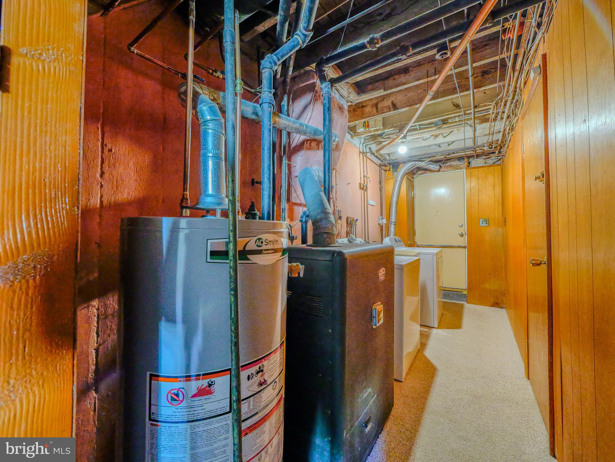 7154 Ruskin Lane Upper Darby, PA 19082 - Photo 23 of 28 a utility room with dryer and washer
