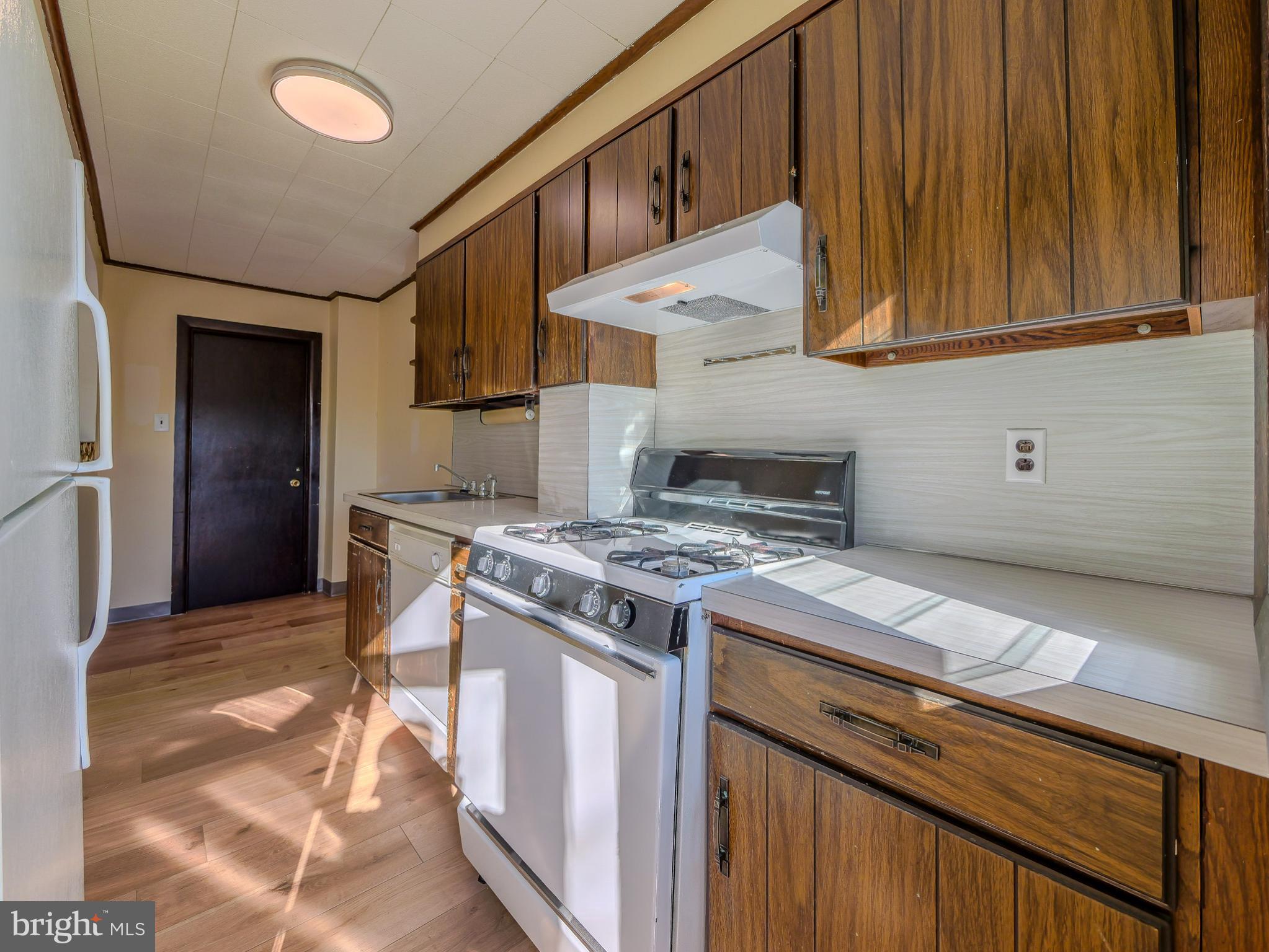 7154 Ruskin Lane Upper Darby, PA 19082 - Photo 9 of 28 a kitchen with a stove and a microwave