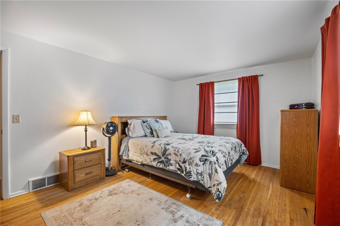 744 English Road Greece, NY 14616 - Photo 21 of 36