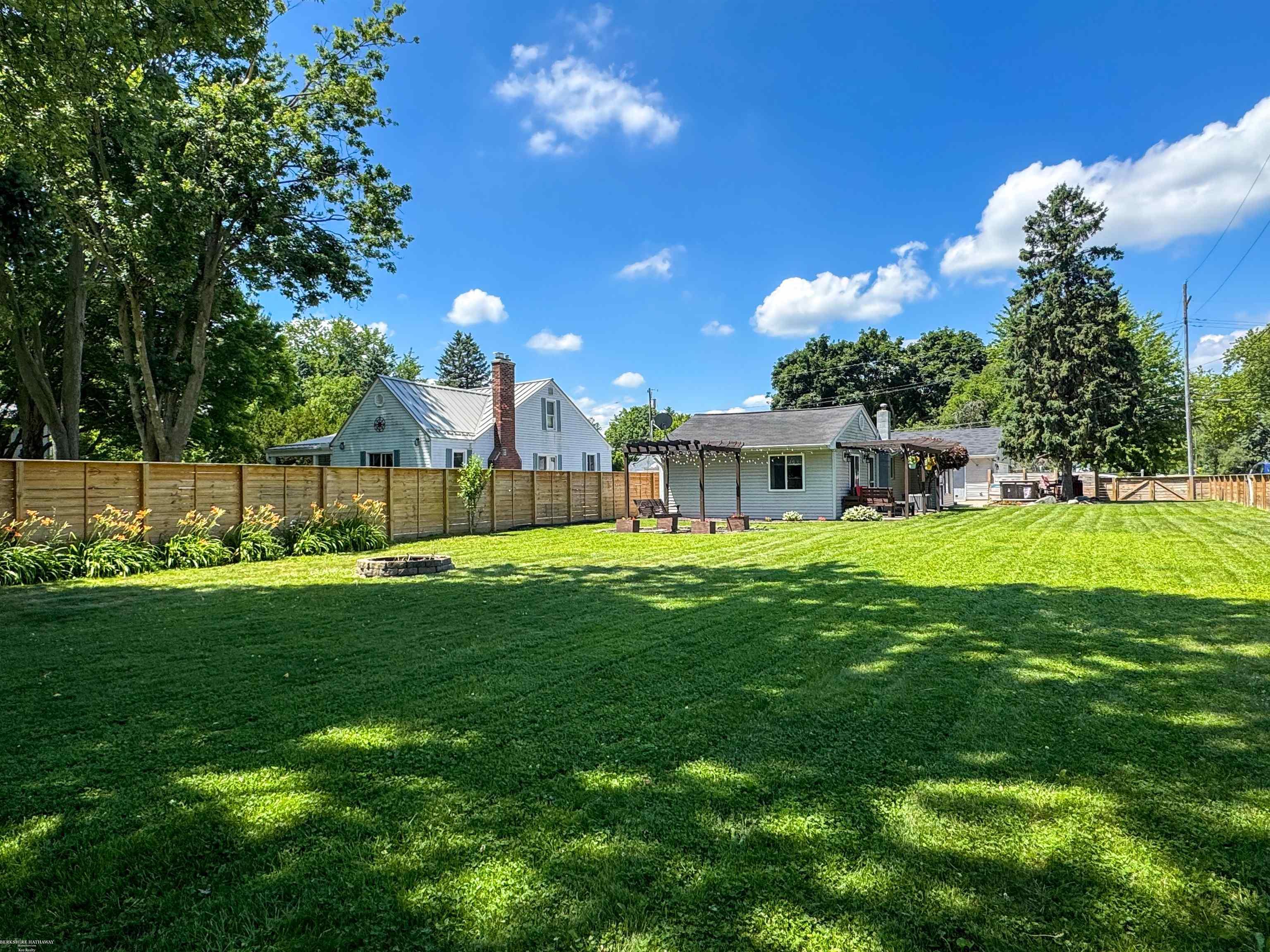 3821 Dunning Road Rochester, MI 48309 - Photo 5 of 27 50213133-1ef28831-c191-4183-8155-10b6ea96b430.JPG