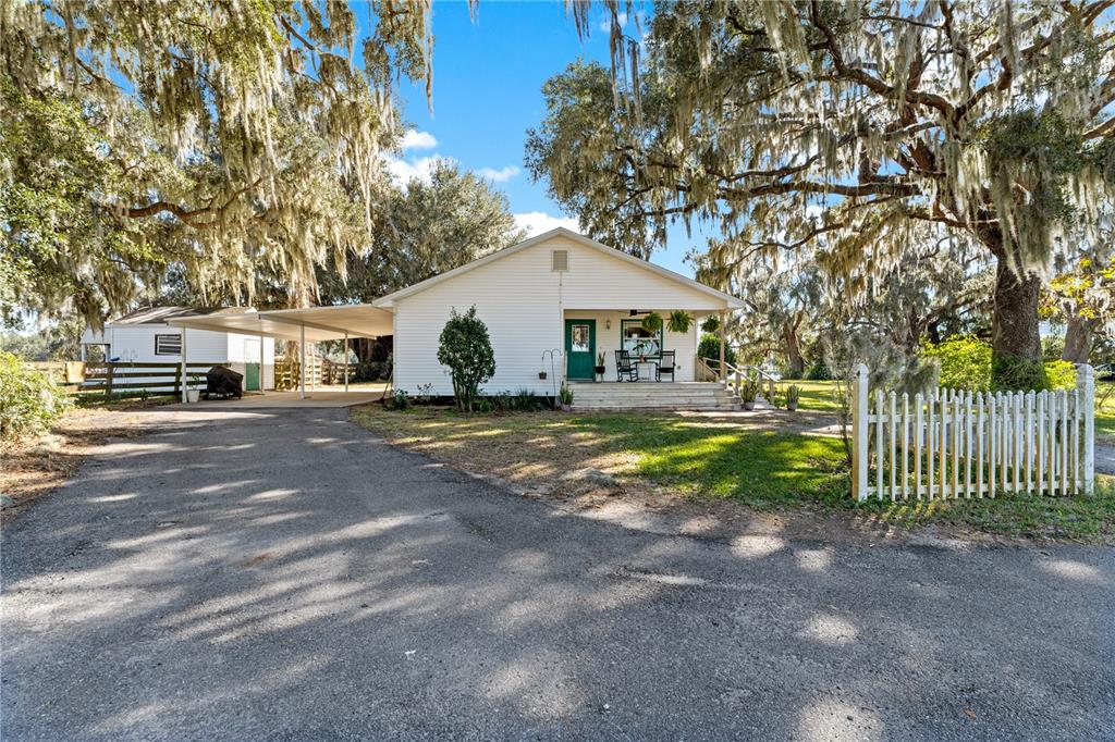 9504 Fort King Road Dade City, FL 33525 - Photo 7 of 14 a house view with a garden space