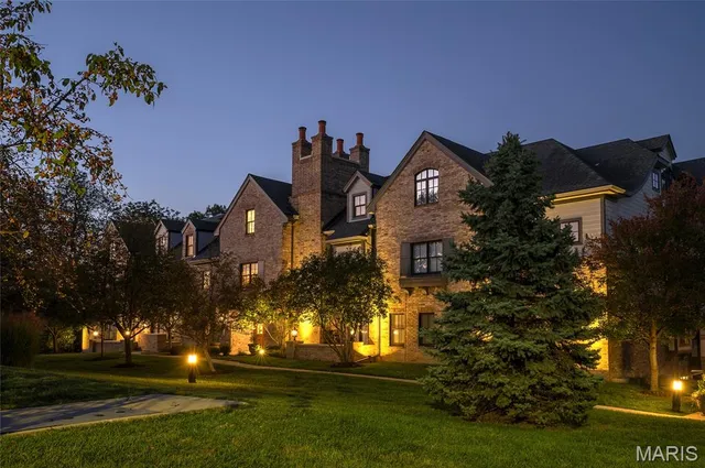 $585,000 | 12420 Rott Road, Unit 2B, Sunset Hills, MO 63127