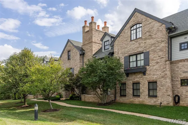 $600,000 | 12420 Rott Road, Unit 2B, Sunset Hills, MO 63127