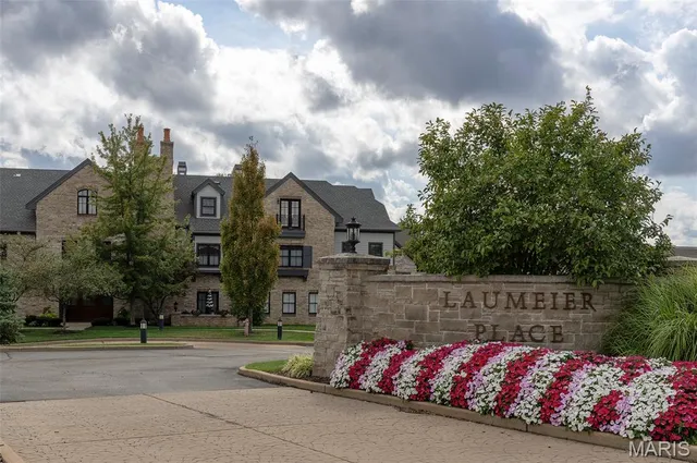 $569,000 | 12420 Rott Road, Unit 2B, Sunset Hills, MO 63127