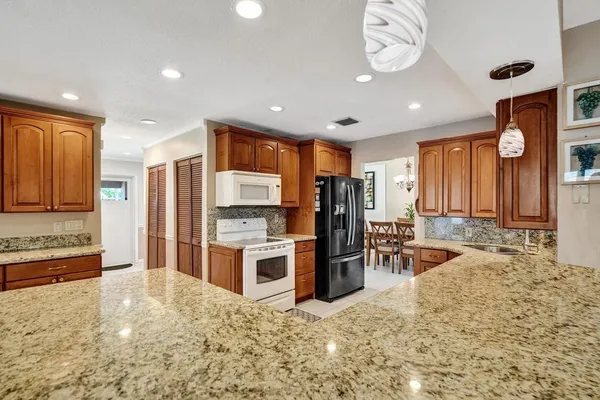 $3,650 | 7629 Sunflower Drive, Margate, FL 33063