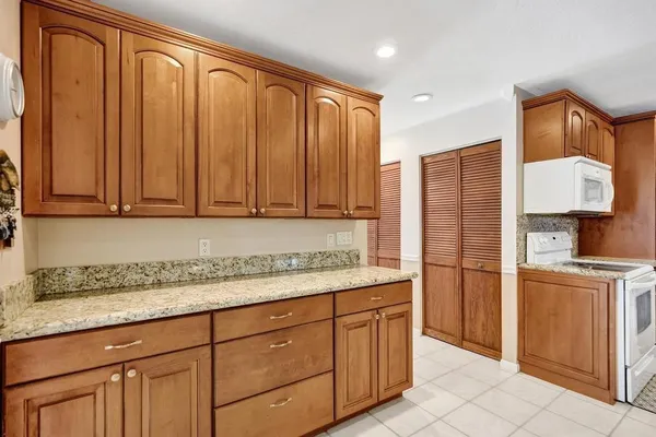 $3,650 | 7629 Sunflower Drive, Margate, FL 33063