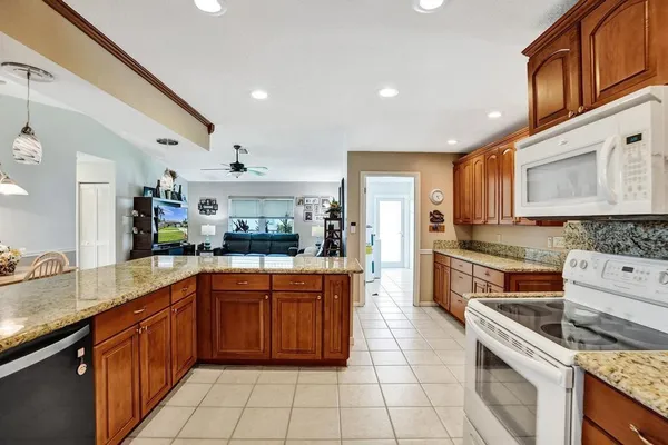 $3,650 | 7629 Sunflower Drive, Margate, FL 33063