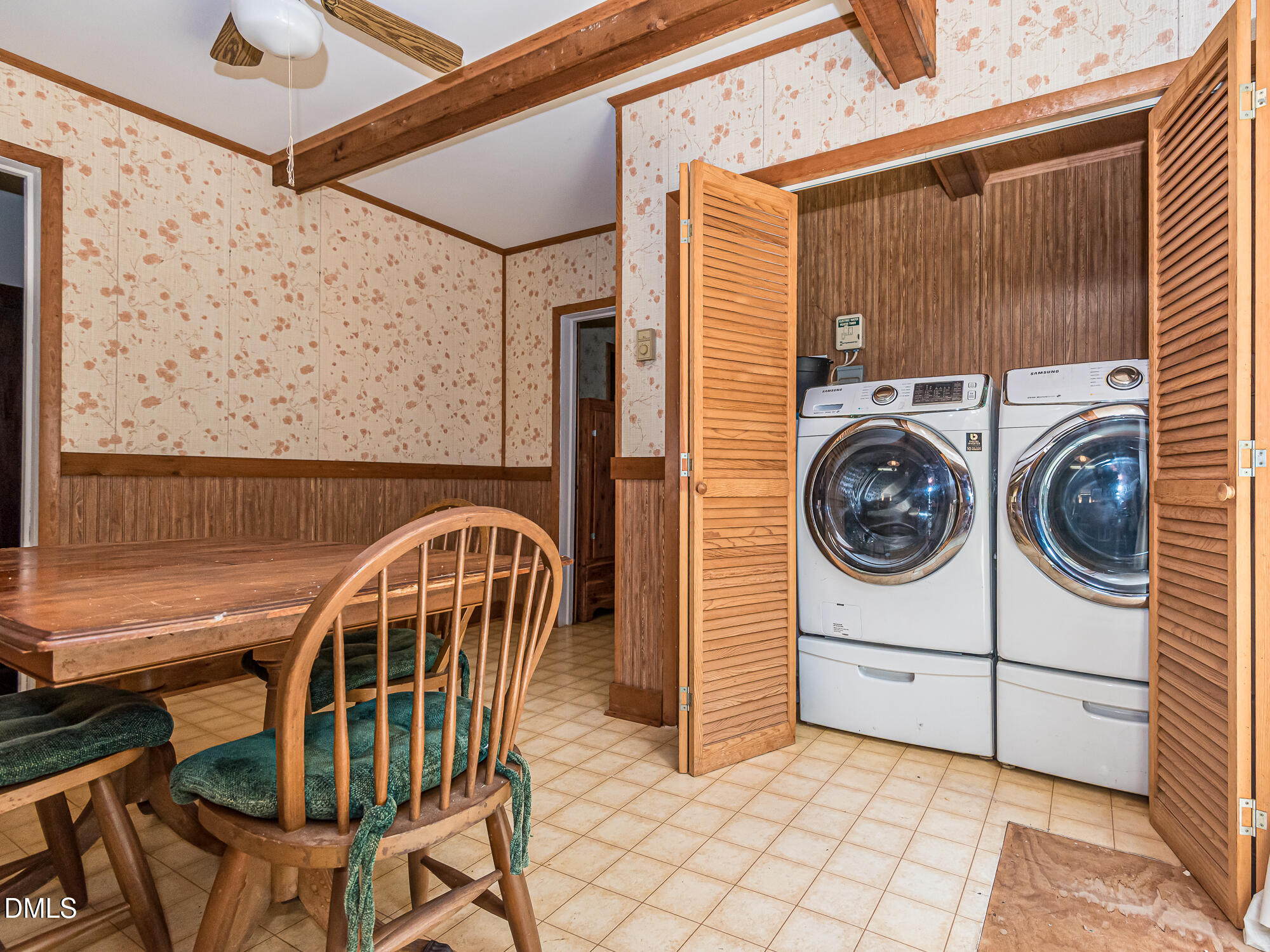 381 Royal Road Roseboro, NC 28382 - Photo 13 of 30 a view of a hallway with washer and dryer