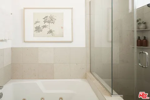 $995,000 | 4434 Moorpark Way, Unit 104, Toluca Lake, CA 91602