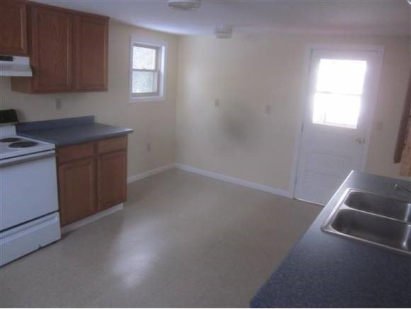 168 Spruce Street Rutland, VT 05701 - Photo 5 of 14