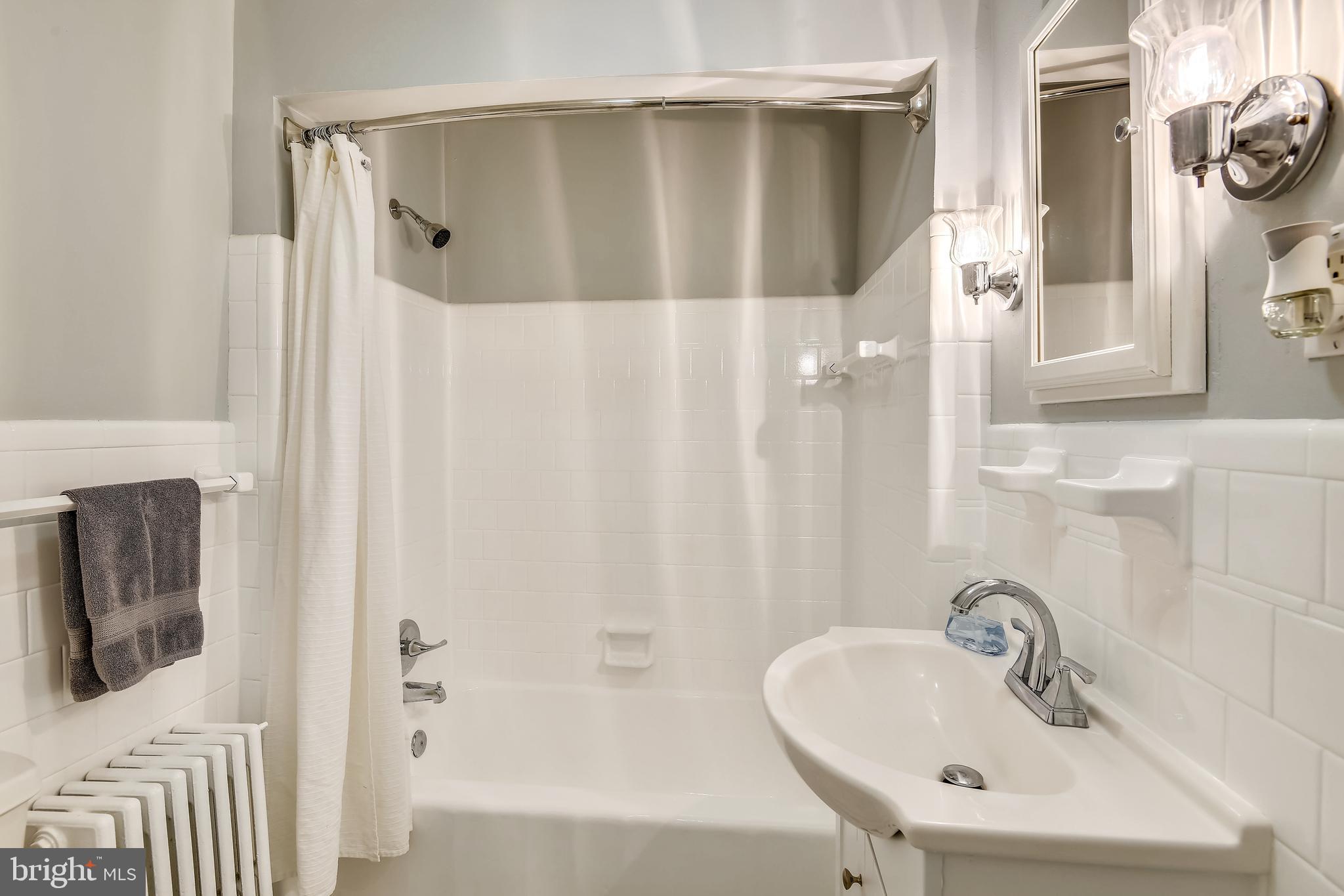 1602 Severn Road Severn, MD 21144 - Photo 12 of 20 Main Level Full Bathroom