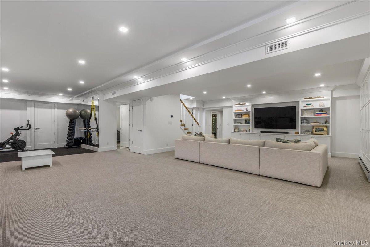 100 Dearborn Avenue Rye, NY 10580 - Photo 31 of 49 Separate gym area with floor to ceiling mirrors and gym flooring.