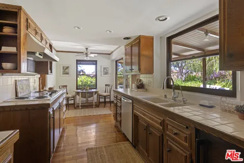 $1,895,000 | 885 Cumberland Road, Glendale, CA 91202