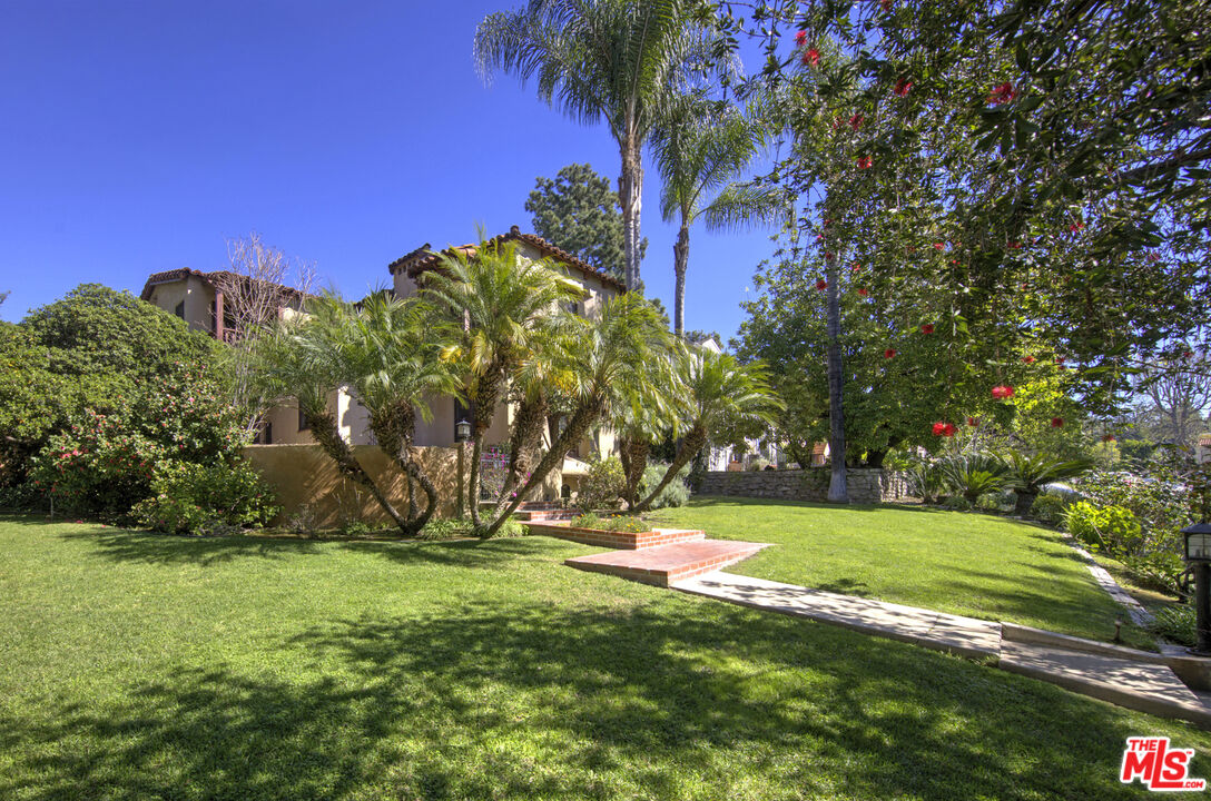 885 Cumberland Road Glendale, CA 91202 - Photo 2 of 30