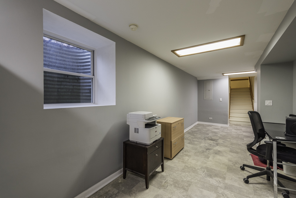 35861 North Fuller Road Gurnee, IL 60031 - Photo 23 of 30 a room with furniture