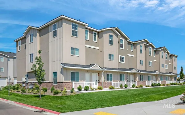 $685,000 | 4044 West Ski Jump Lane, Meridian, ID 83642