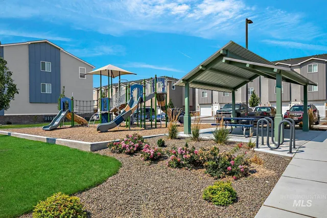 $690,000 | 4044 West Ski Jump Lane, Meridian, ID 83642