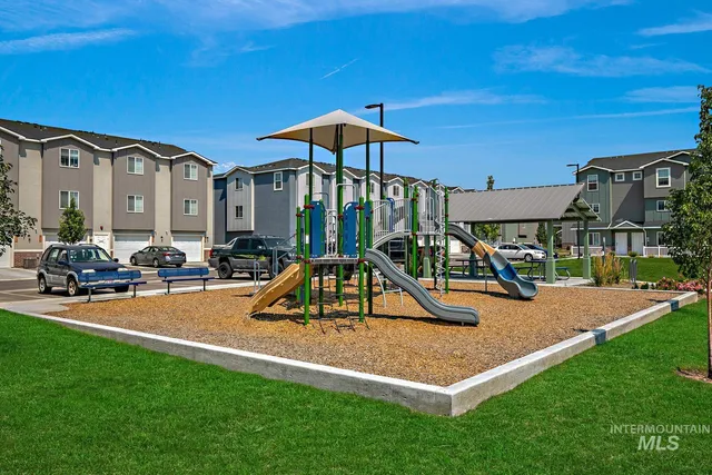 $690,000 | 4044 West Ski Jump Lane, Meridian, ID 83642