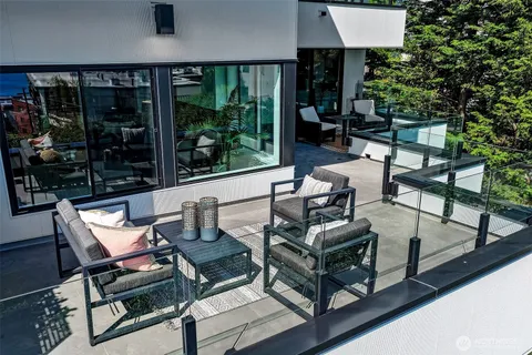 $1,595,000 | 2400 Aurora Avenue North, Unit 210, Seattle, WA 98109