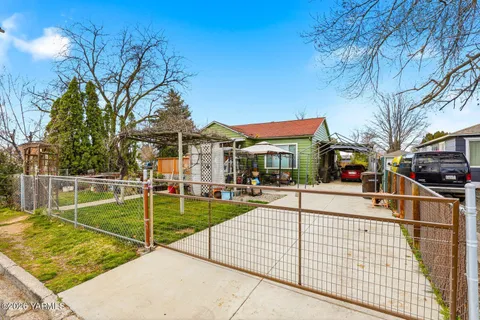 $297,500 | 1206 South 10th Avenue, Yakima, WA 98902