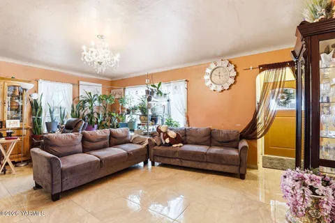 $297,500 | 1206 South 10th Avenue, Yakima, WA 98902