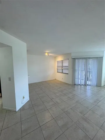 $1,900 | 300 Southwest 130th Terrace, Unit B312, Pembroke Pines, FL 33027