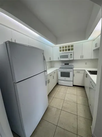 $1,900 | 300 Southwest 130th Terrace, Unit B312, Pembroke Pines, FL 33027